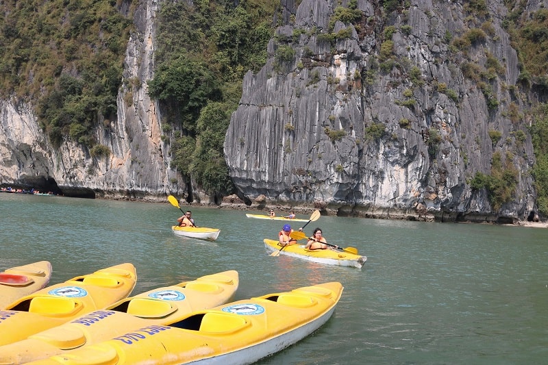Kayaking – not-to-missed activity on exploring Halong Bay